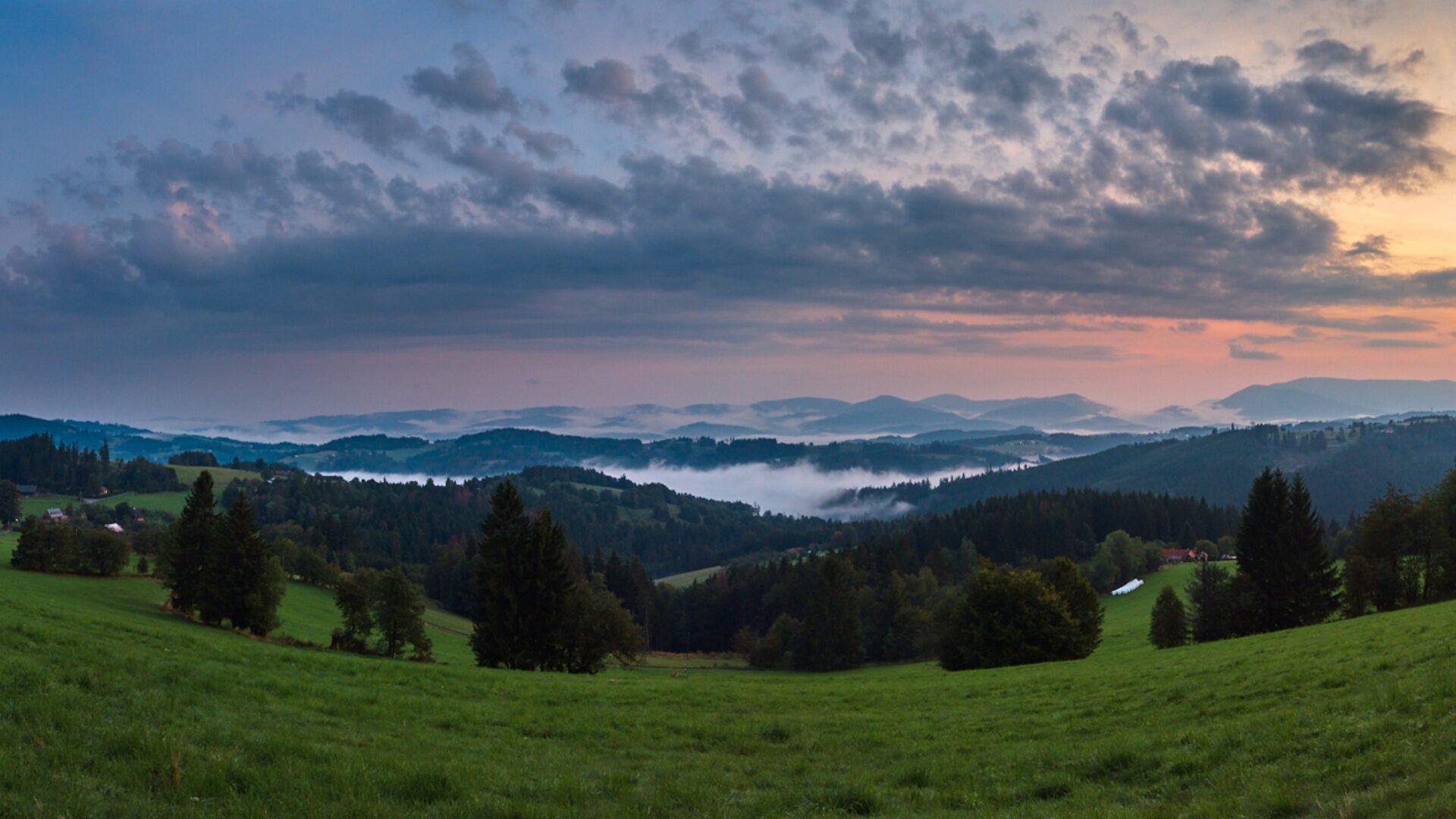 Výhled na Santov a Pustevny