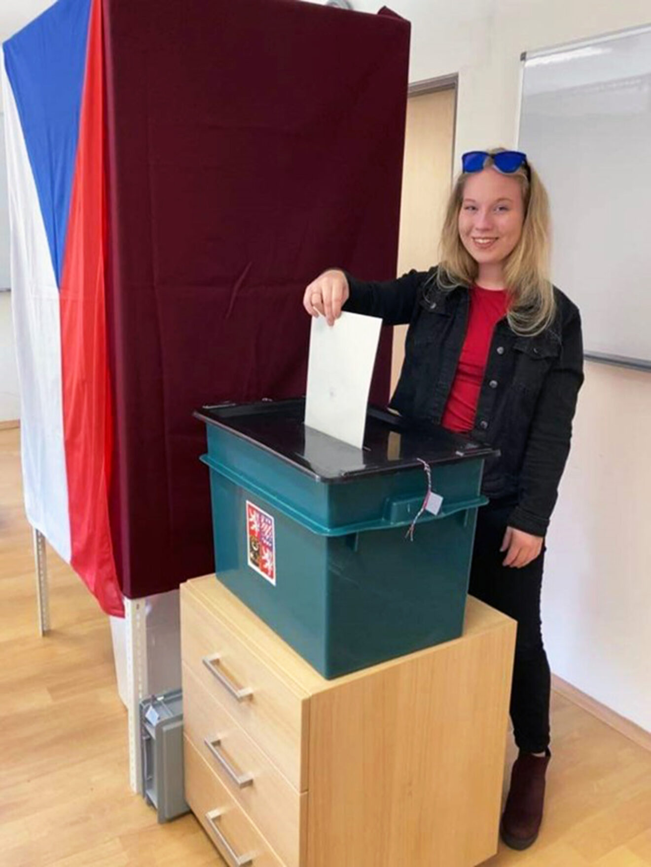 Letošním nejmladším voličem byla slečna Adéla Horáková