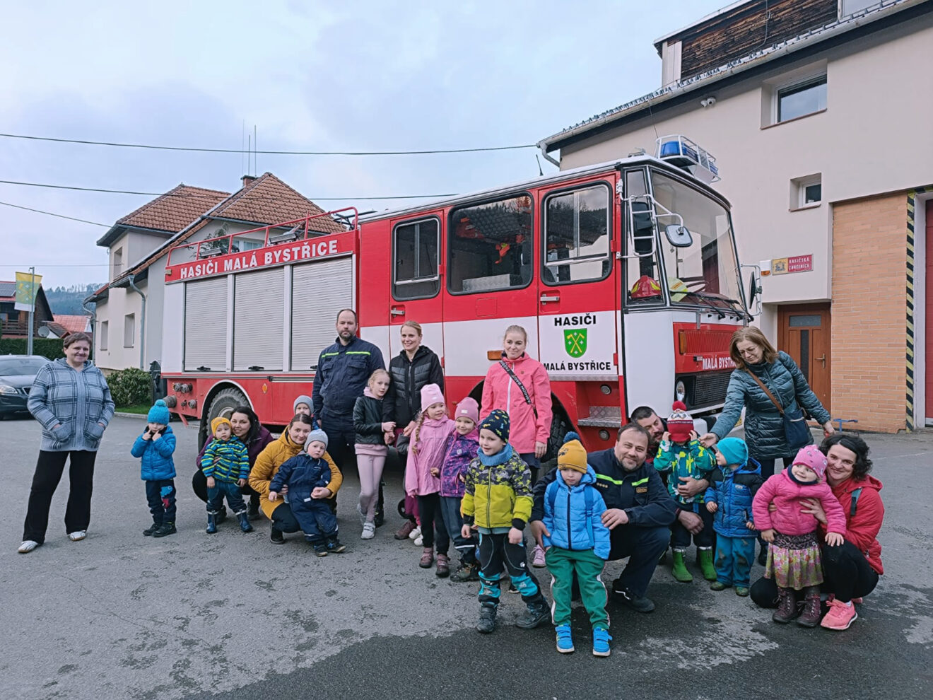 V březnu se děti setkaly s dobrovolnými hasiči, na začátku května se vydaly na pohádkovou stezku podle pohádky „Ať žijí duchové“. 