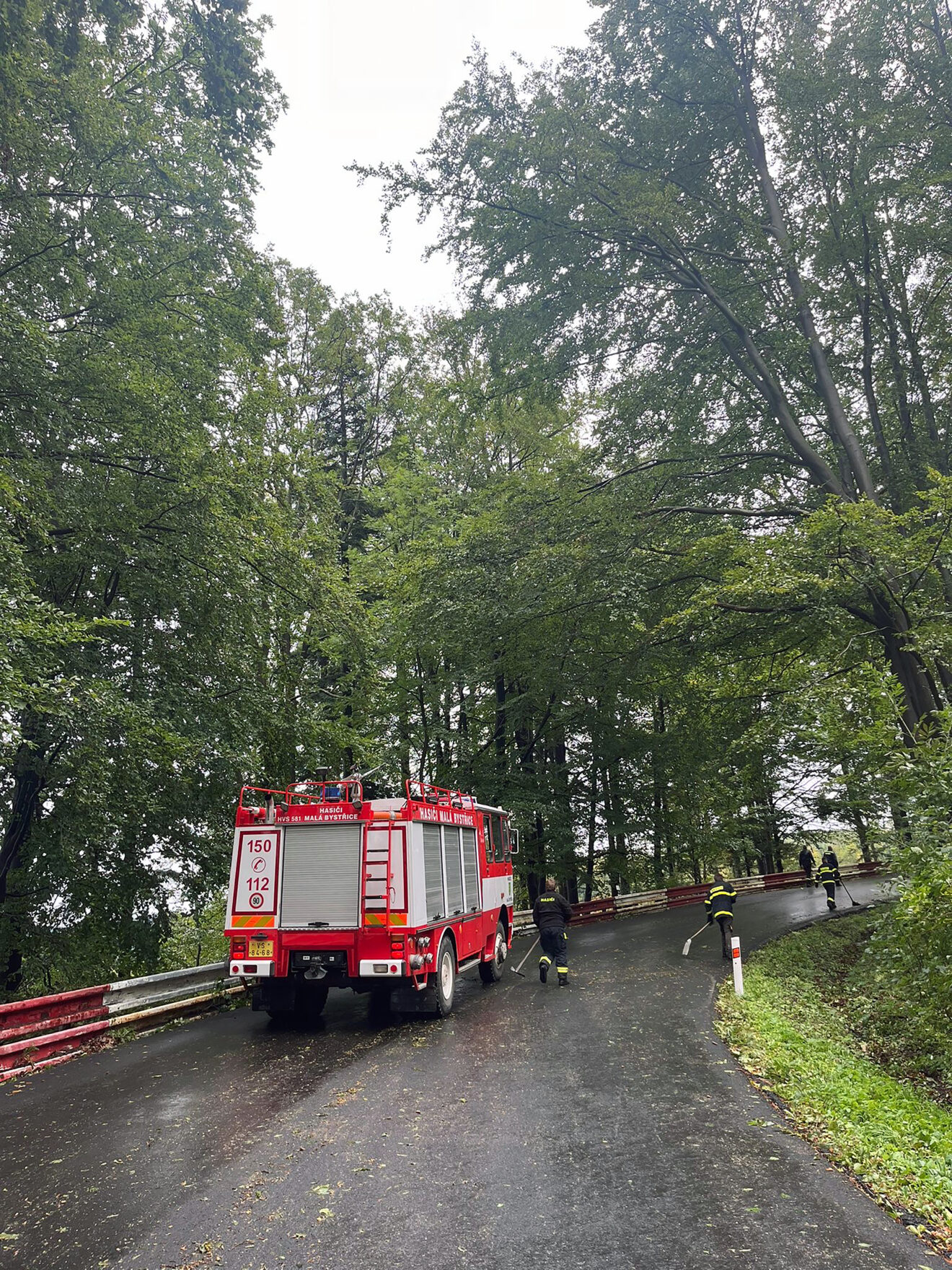 Naši hasiči předvedli během podzimních dnů, kdy jsme se potýkali s extrémním počasím, obrovské nasazení a obětavou práci.