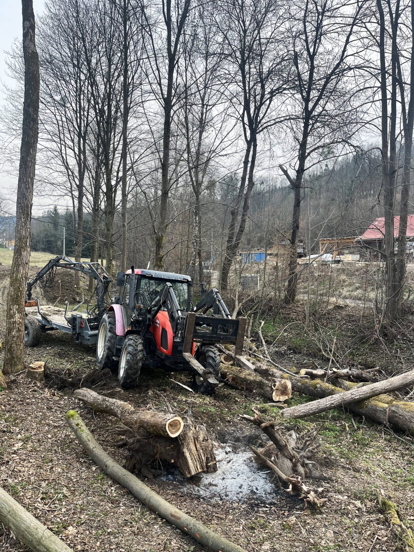 Úklid černé skládky a příprava nové stezky